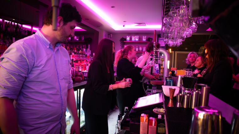 Lime Bar: busy bar