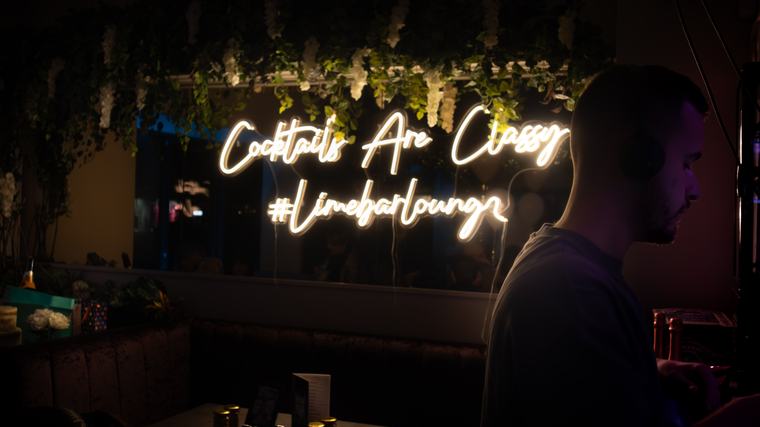 Lime Bar: neon sign